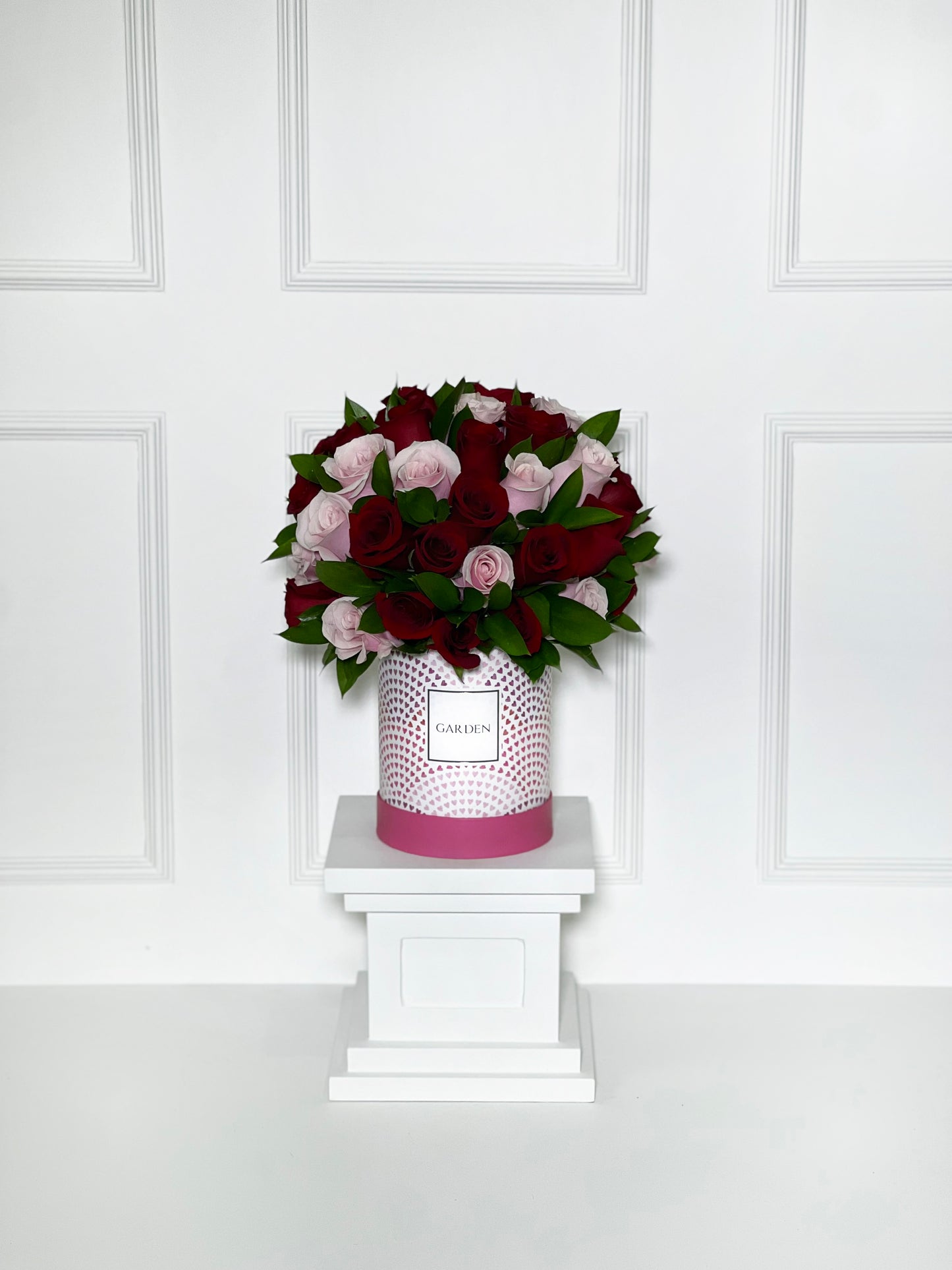 BOX CLASSIC HEART COM ROSAS VERMELHAS E COR DE ROSA